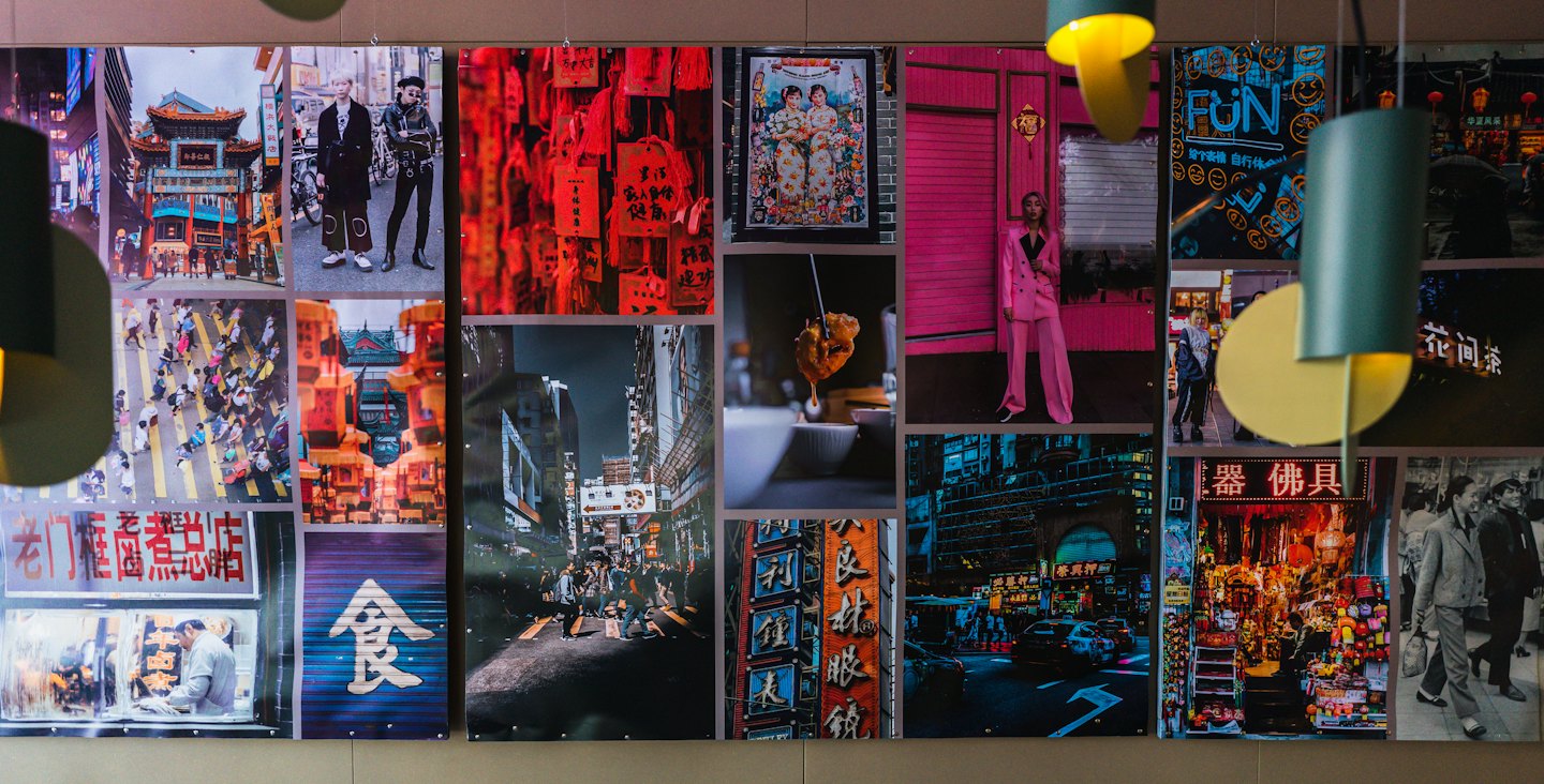 Collage di foto di viaggio di città dell'Asia orientale su un muro grigio.